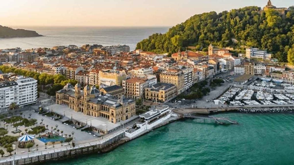 Adieu le Portugal  les retraités français plébiscitent désormais cette ville de la côte atlantique, « un nouveau havre de paix »