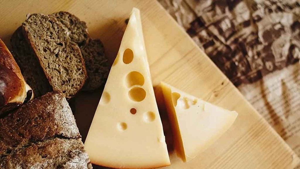 Démence  une étude révèle que la consommation régulière de fromage pourrait jouer un rôle clé face à un enjeu de santé mondiale
