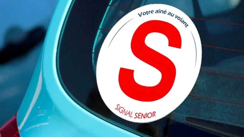 La nouvelle est tombée  il sera désormais indispensable d’avoir un macaron S sur les voitures des seniors à partir de cet âge
