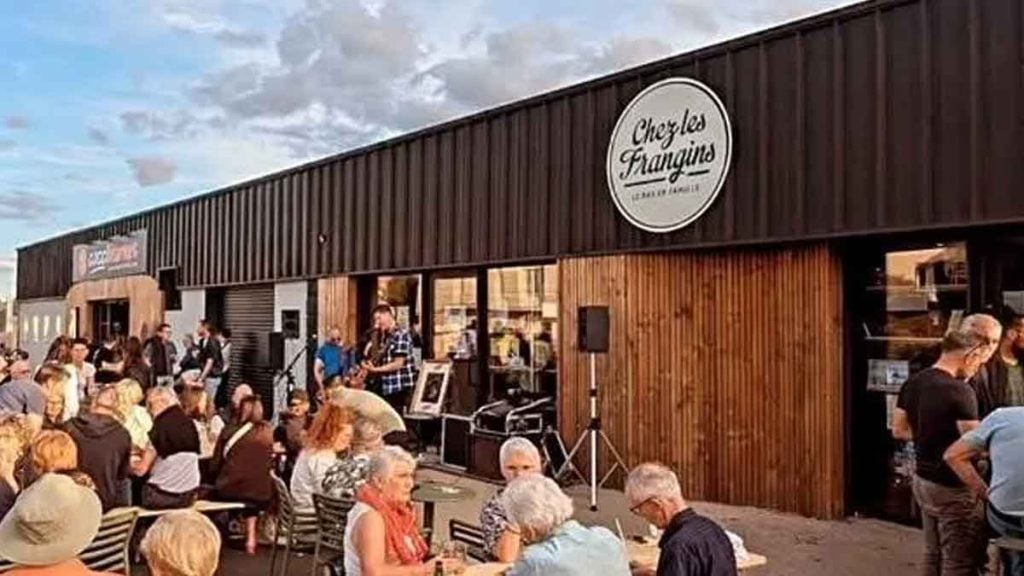 « La terrasse était pleine » après son triomphe l’an dernier, ce bar de Maine-et-Loire prévoit encore un été festif
